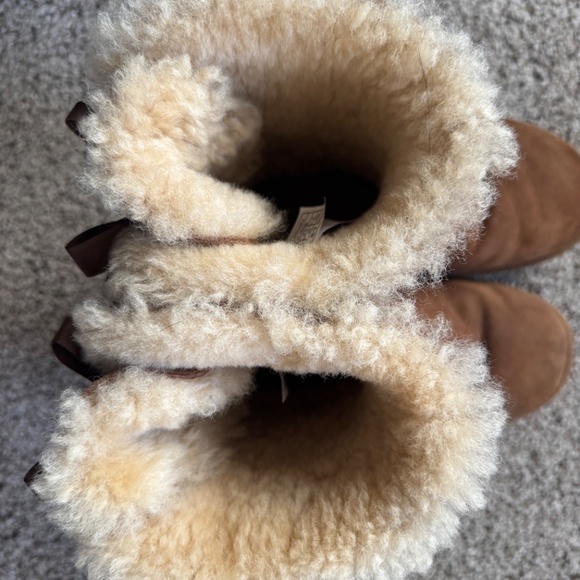 UGG Bow Boots - Picture 3 of 6
